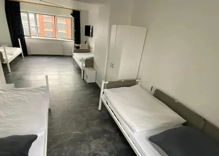 Hotel Main Crown *