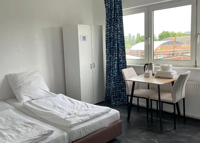 Main Crown Hotel *