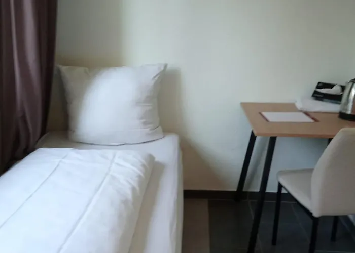 Hotel Main Crown